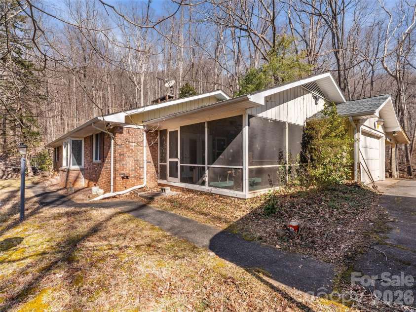 121 Hummingbird Lane, Columbus, NC 28722.  MLS# CAR4344447, YatesRealty ID 4086. 