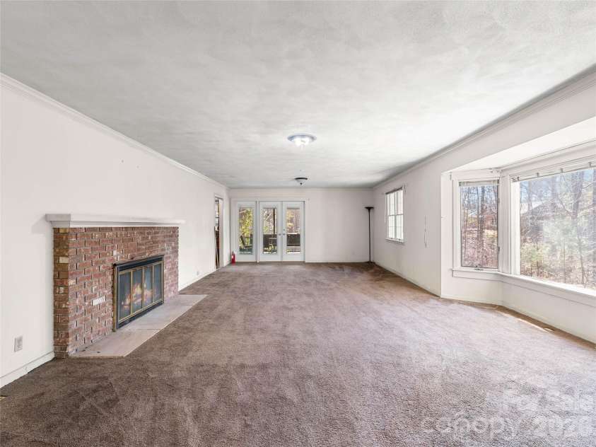121 Hummingbird Lane, Columbus, NC 28722.  MLS# CAR4344447, YatesRealty ID 4086. 