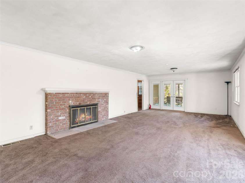 121 Hummingbird Lane, Columbus, NC 28722.  MLS# CAR4344447, YatesRealty ID 4086. 