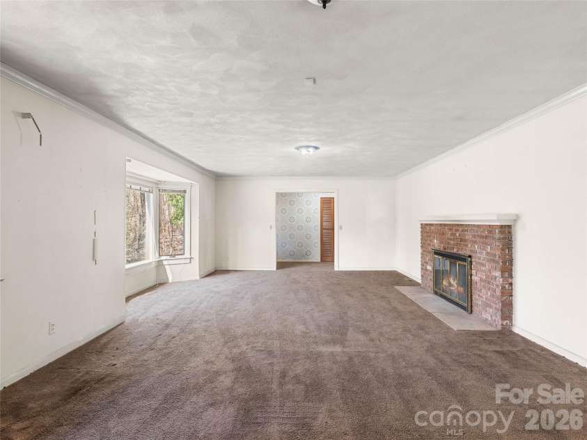 121 Hummingbird Lane, Columbus, NC 28722.  MLS# CAR4344447, YatesRealty ID 4086. 