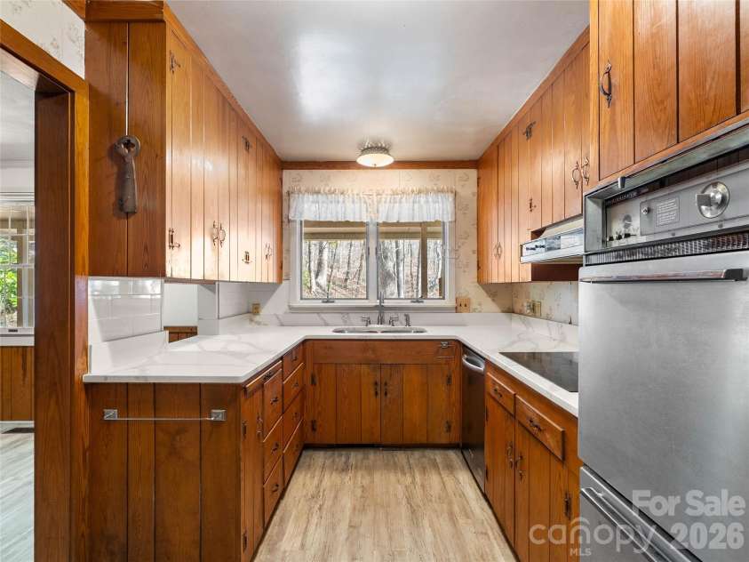 121 Hummingbird Lane, Columbus, NC 28722.  MLS# CAR4344447, YatesRealty ID 4086. 