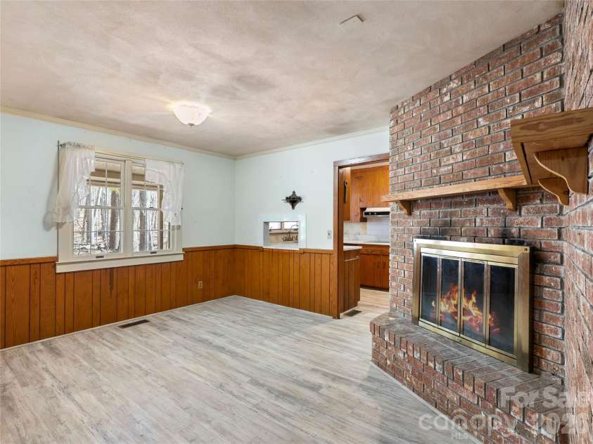 121 Hummingbird Lane, Columbus, NC 28722.  MLS# CAR4344447, YatesRealty ID 4086. 