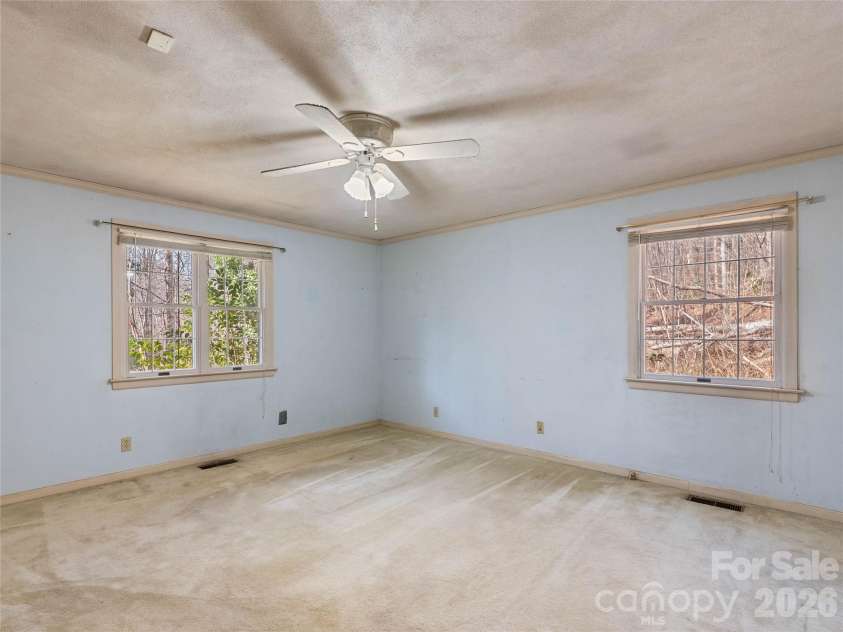 121 Hummingbird Lane, Columbus, NC 28722.  MLS# CAR4344447, YatesRealty ID 4086. 