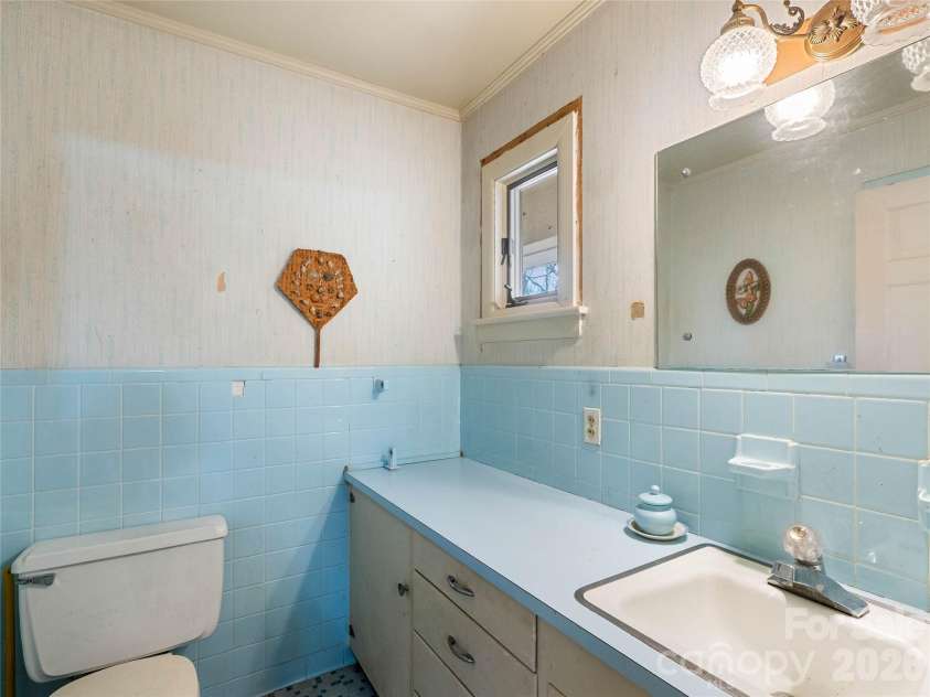 121 Hummingbird Lane, Columbus, NC 28722.  MLS# CAR4344447, YatesRealty ID 4086. 
