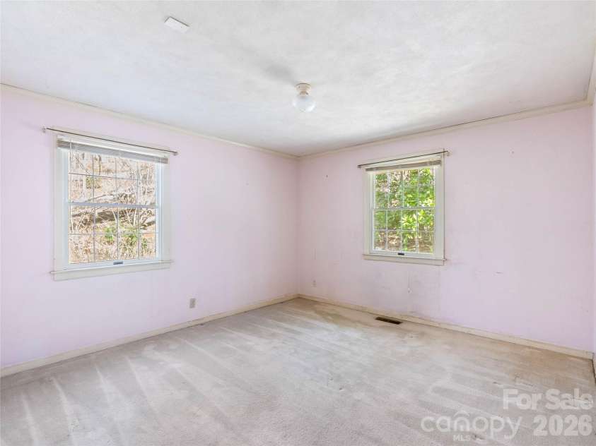 121 Hummingbird Lane, Columbus, NC 28722.  MLS# CAR4344447, YatesRealty ID 4086. 