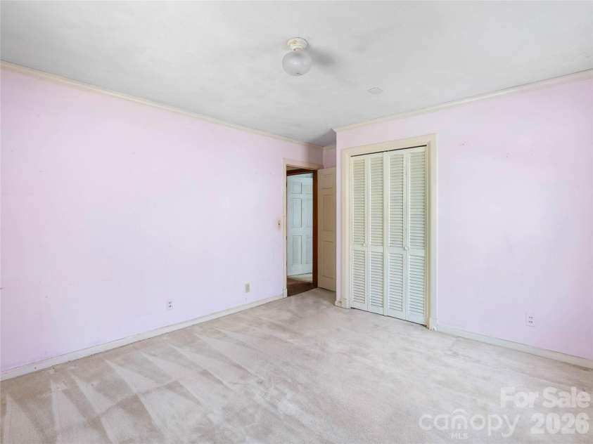 121 Hummingbird Lane, Columbus, NC 28722.  MLS# CAR4344447, YatesRealty ID 4086. 