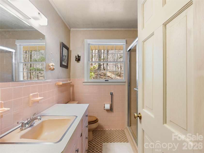 121 Hummingbird Lane, Columbus, NC 28722.  MLS# CAR4344447, YatesRealty ID 4086. 