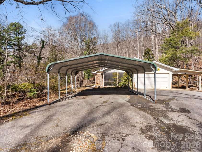 121 Hummingbird Lane, Columbus, NC 28722.  MLS# CAR4344447, YatesRealty ID 4086. 