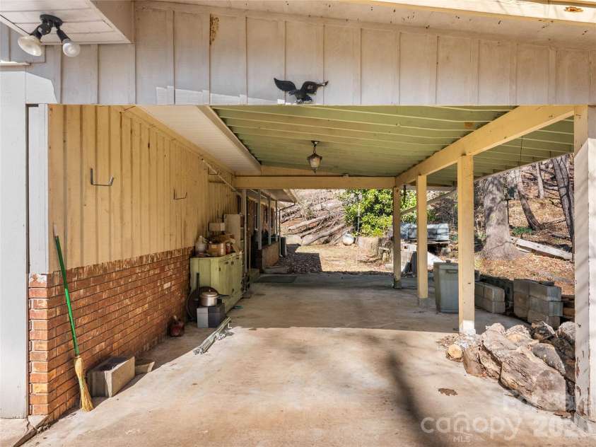 121 Hummingbird Lane, Columbus, NC 28722.  MLS# CAR4344447, YatesRealty ID 4086. 