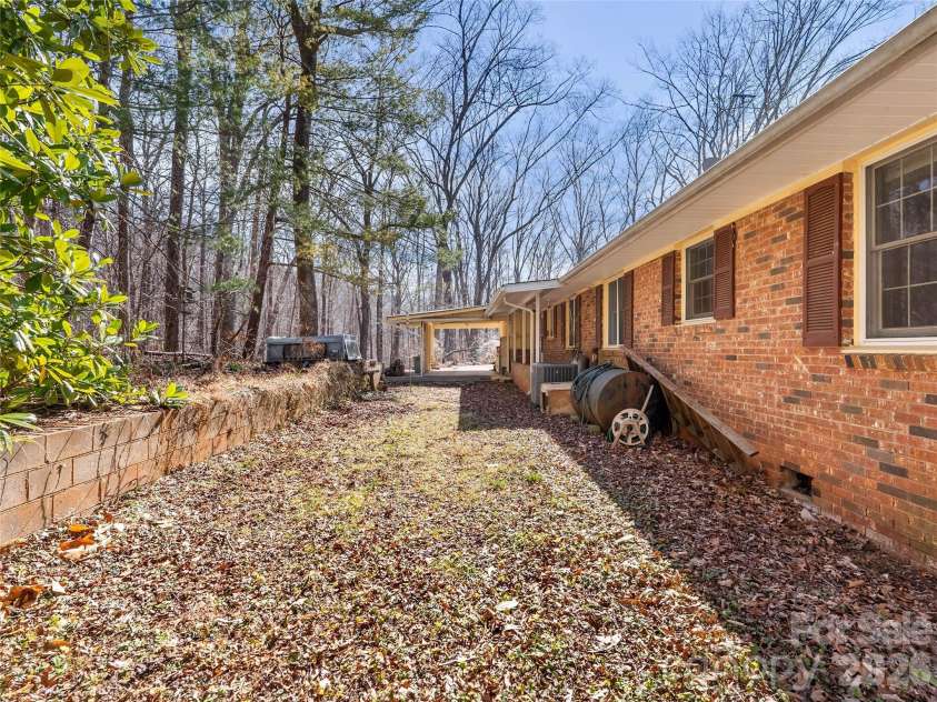 121 Hummingbird Lane, Columbus, NC 28722.  MLS# CAR4344447, YatesRealty ID 4086. 