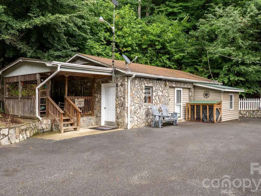 1755 F M Mclean Place, Lenoir, NC 28645.  MLS# CAR4408037, YatesRealty ID 40861. 