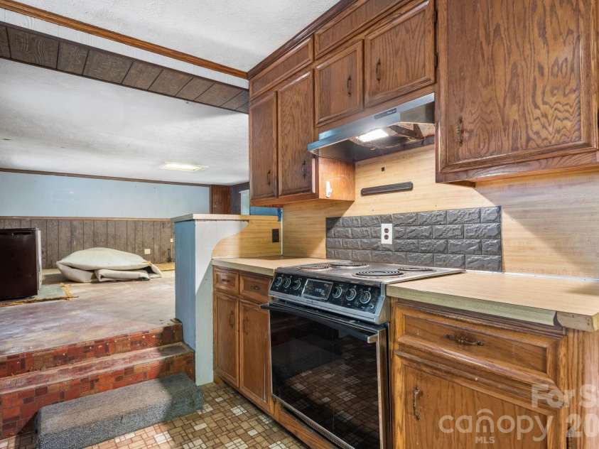 1755 F M Mclean Place, Lenoir, NC 28645.  MLS# CAR4408037, YatesRealty ID 40861. 