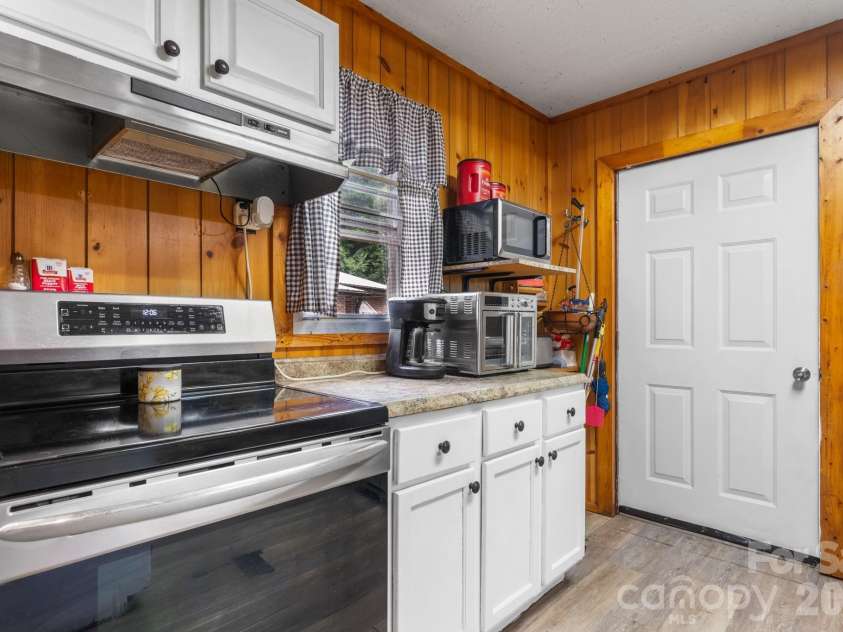 1755 F M Mclean Place, Lenoir, NC 28645.  MLS# CAR4408037, YatesRealty ID 40861. 