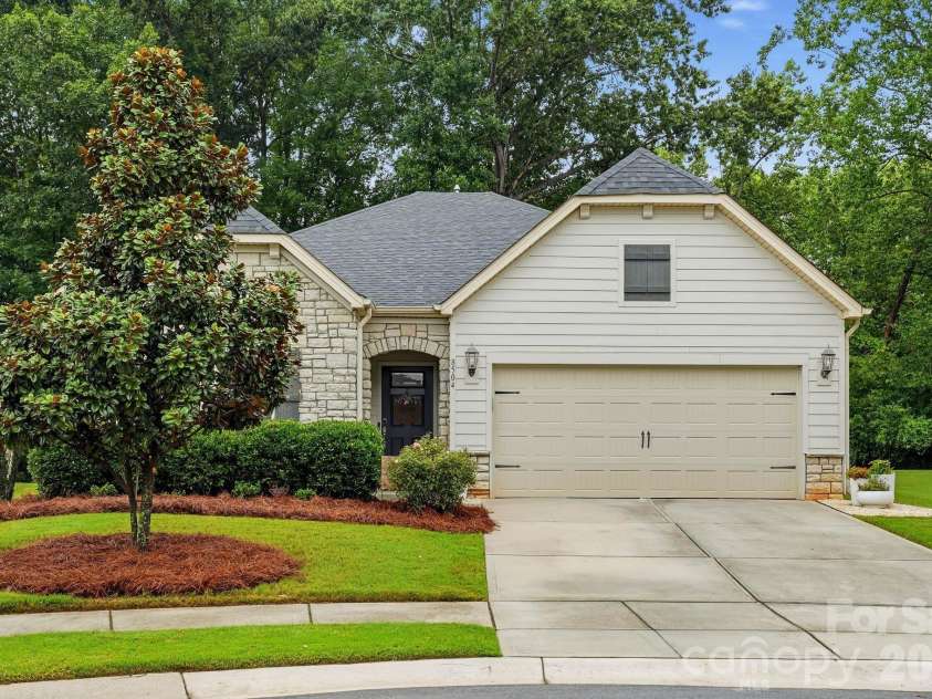 8504 Pennegrove Circle, Charlotte, NC 28214.  MLS# CAR4406514, YatesRealty ID 40862. 