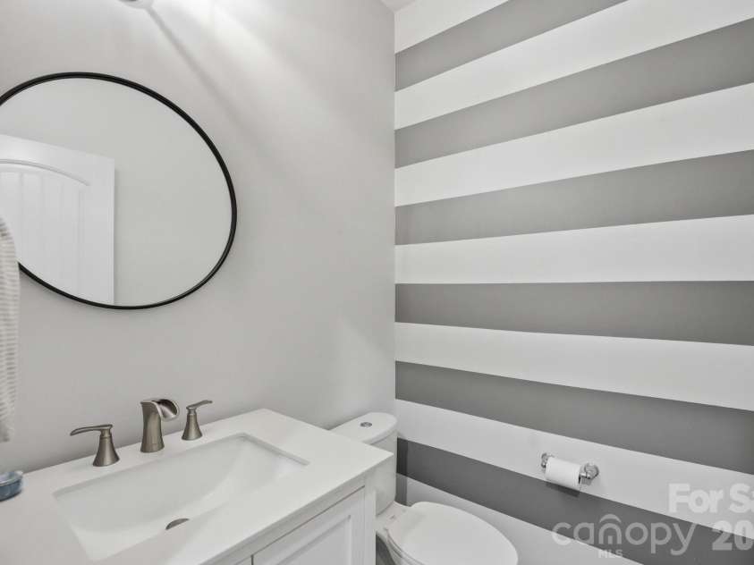 8504 Pennegrove Circle, Charlotte, NC 28214.  MLS# CAR4406514, YatesRealty ID 40862. Half Bathroom