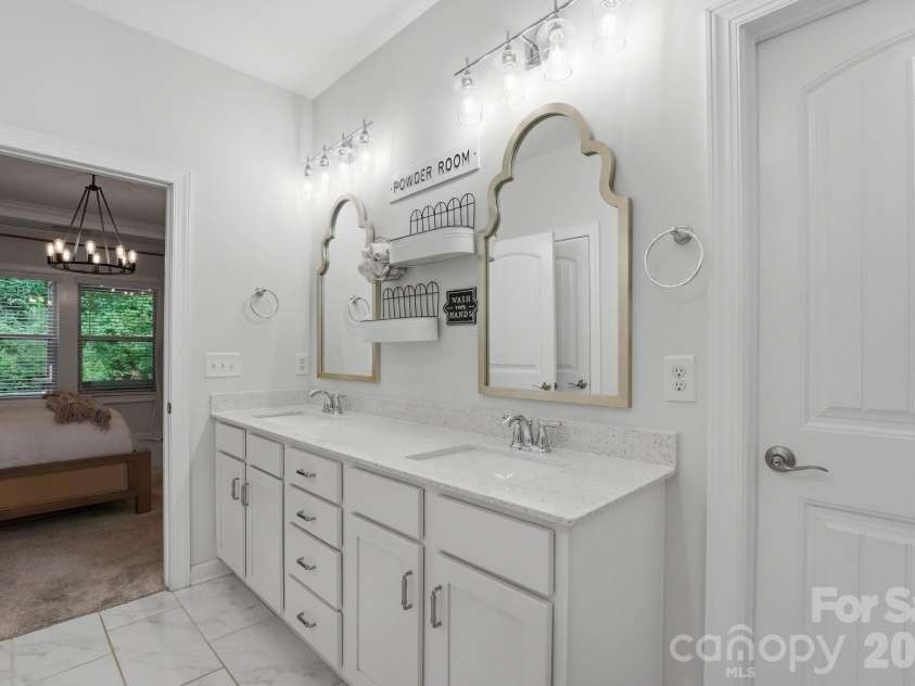 8504 Pennegrove Circle, Charlotte, NC 28214.  MLS# CAR4406514, YatesRealty ID 40862. Primary Bathroom