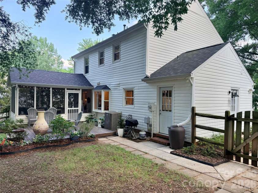 8929 Gamesford Drive, Charlotte, NC 28277.  MLS# CAR4409760, YatesRealty ID 40863. 