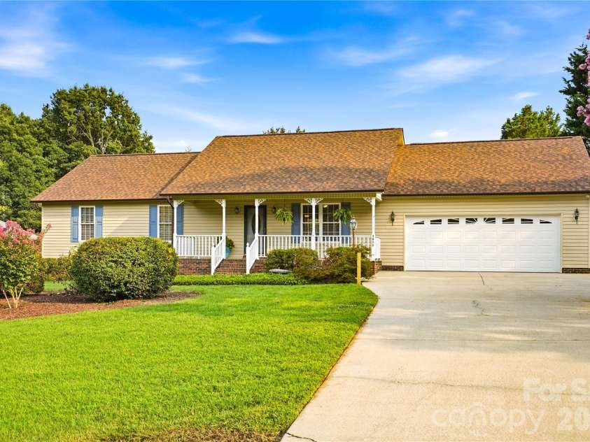 3892 Stoney Creek Drive, Lincolnton, NC 28092.  MLS# CAR4391090, YatesRealty ID 40864. 