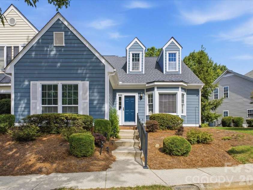 5909 Fitzwilliams Lane, Charlotte, NC 28270.  MLS# CAR4405144, YatesRealty ID 40865. 