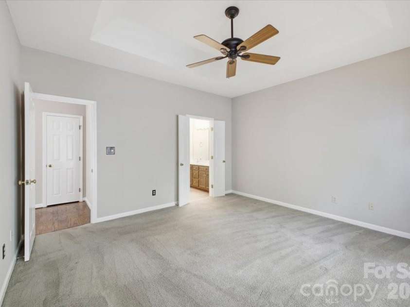 5909 Fitzwilliams Lane, Charlotte, NC 28270.  MLS# CAR4405144, YatesRealty ID 40865. 
