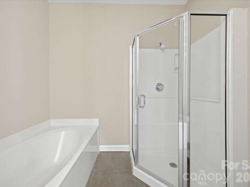 5909 Fitzwilliams Lane, Charlotte, NC 28270.  MLS# CAR4405144, YatesRealty ID 40865. 