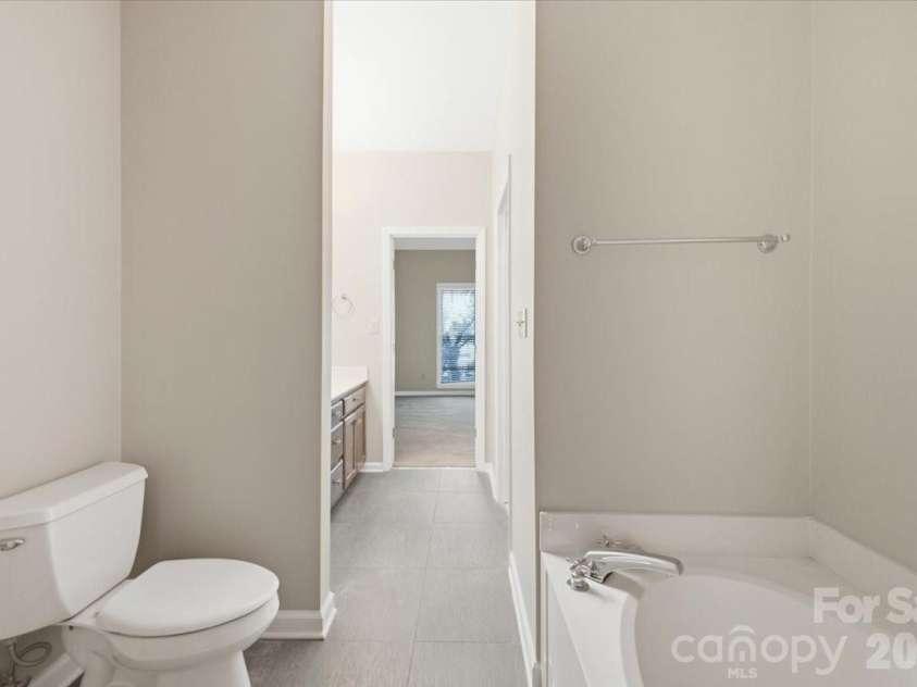 5909 Fitzwilliams Lane, Charlotte, NC 28270.  MLS# CAR4405144, YatesRealty ID 40865. 