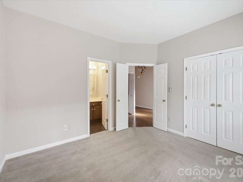 5909 Fitzwilliams Lane, Charlotte, NC 28270.  MLS# CAR4405144, YatesRealty ID 40865. 