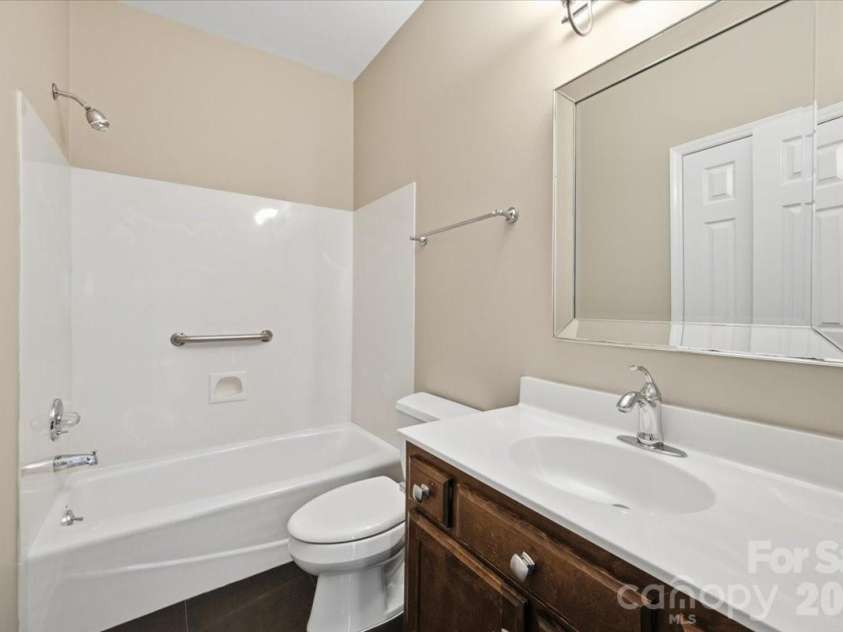 5909 Fitzwilliams Lane, Charlotte, NC 28270.  MLS# CAR4405144, YatesRealty ID 40865. 