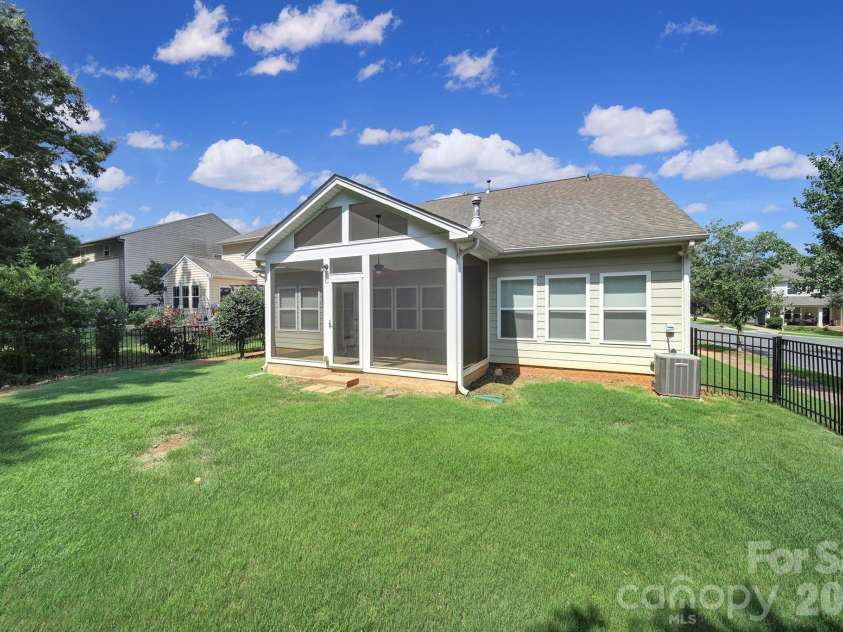 2001 Oakmere Road, Waxhaw, NC 28173.  MLS# CAR4401499, YatesRealty ID 40867. 