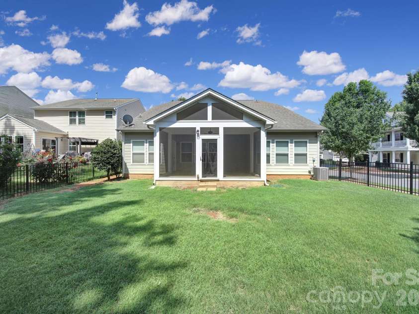 2001 Oakmere Road, Waxhaw, NC 28173.  MLS# CAR4401499, YatesRealty ID 40867. 