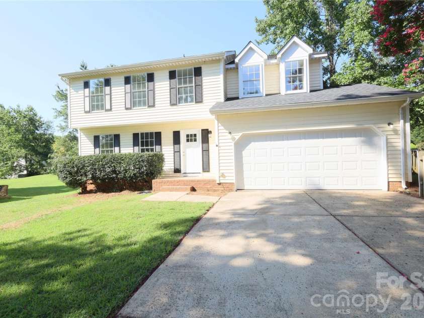 2000 Teresa Jill Drive, Charlotte, NC 28213.  MLS# CAR4401232, YatesRealty ID 40868. 