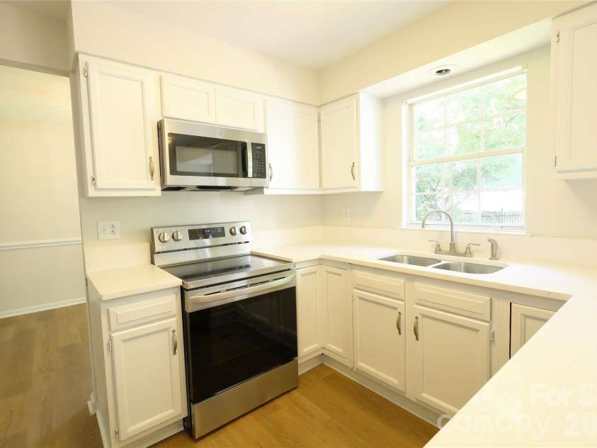 2000 Teresa Jill Drive, Charlotte, NC 28213.  MLS# CAR4401232, YatesRealty ID 40868. 