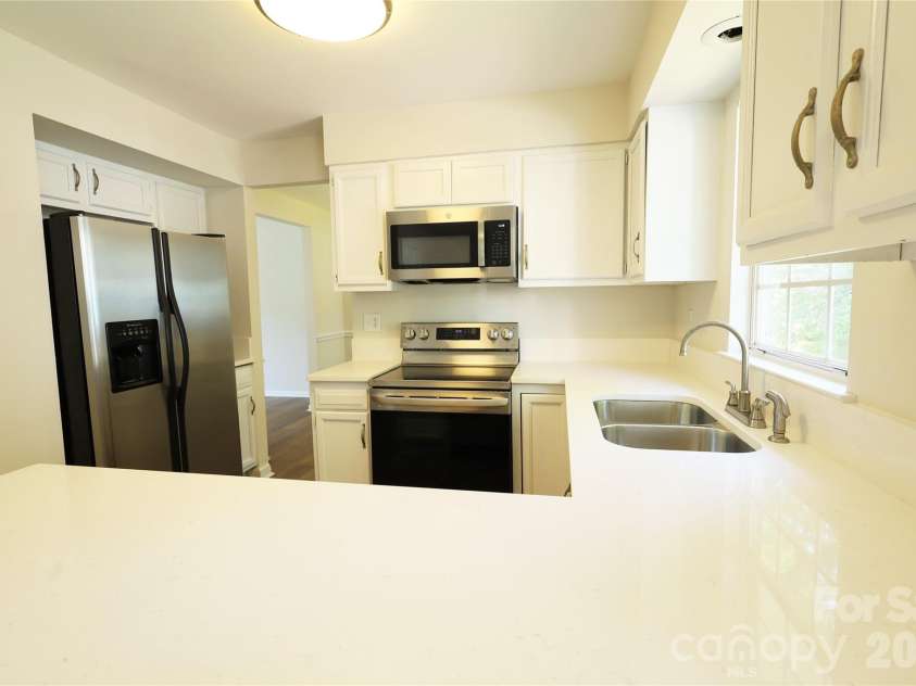 2000 Teresa Jill Drive, Charlotte, NC 28213.  MLS# CAR4401232, YatesRealty ID 40868. 