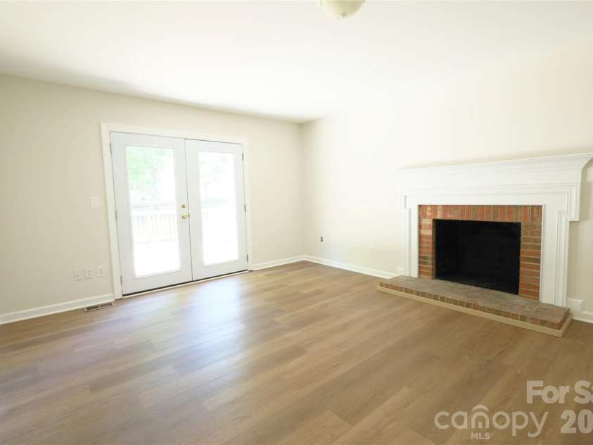 2000 Teresa Jill Drive, Charlotte, NC 28213.  MLS# CAR4401232, YatesRealty ID 40868. 