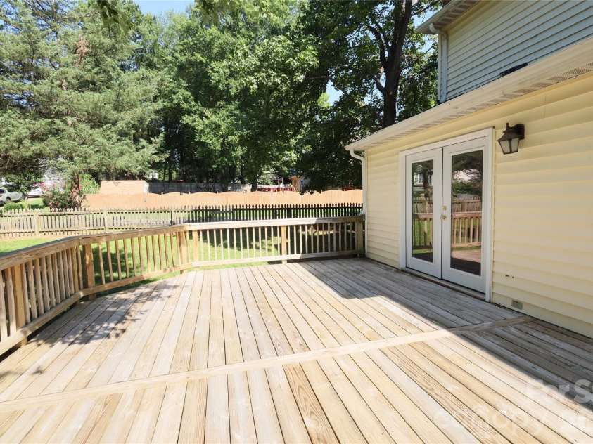 2000 Teresa Jill Drive, Charlotte, NC 28213.  MLS# CAR4401232, YatesRealty ID 40868. 