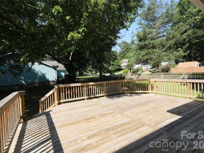 2000 Teresa Jill Drive, Charlotte, NC 28213.  MLS# CAR4401232, YatesRealty ID 40868. 