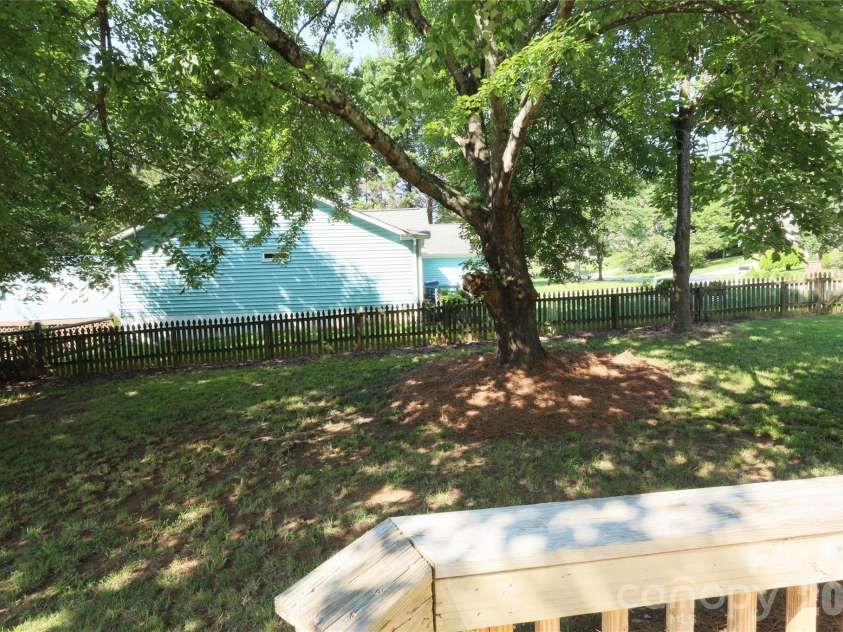 2000 Teresa Jill Drive, Charlotte, NC 28213.  MLS# CAR4401232, YatesRealty ID 40868. 
