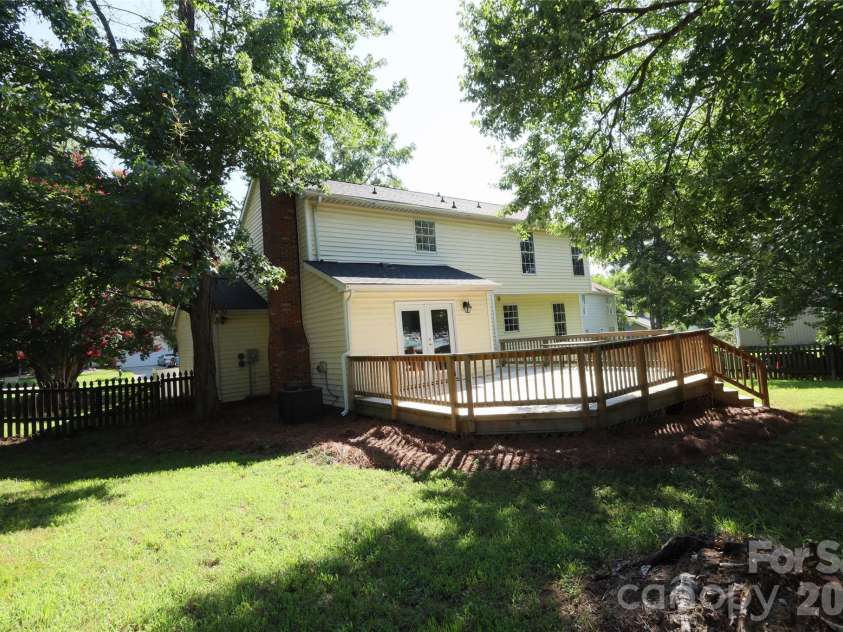 2000 Teresa Jill Drive, Charlotte, NC 28213.  MLS# CAR4401232, YatesRealty ID 40868. 