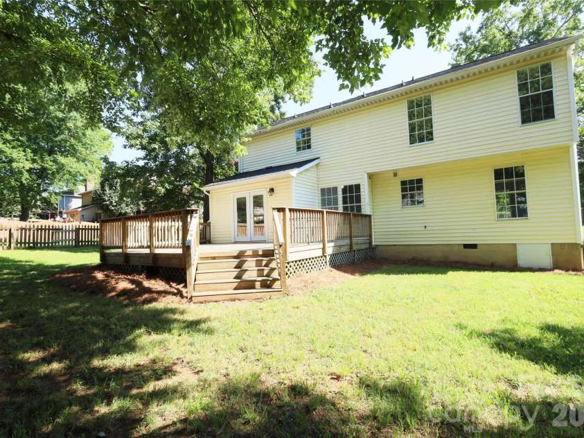 2000 Teresa Jill Drive, Charlotte, NC 28213.  MLS# CAR4401232, YatesRealty ID 40868. 