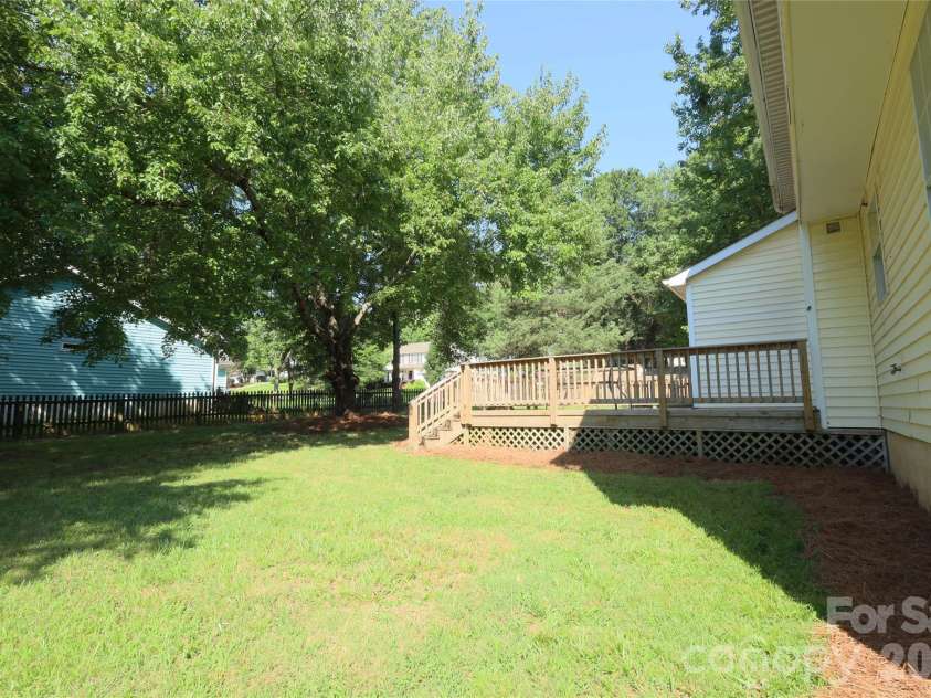 2000 Teresa Jill Drive, Charlotte, NC 28213.  MLS# CAR4401232, YatesRealty ID 40868. 