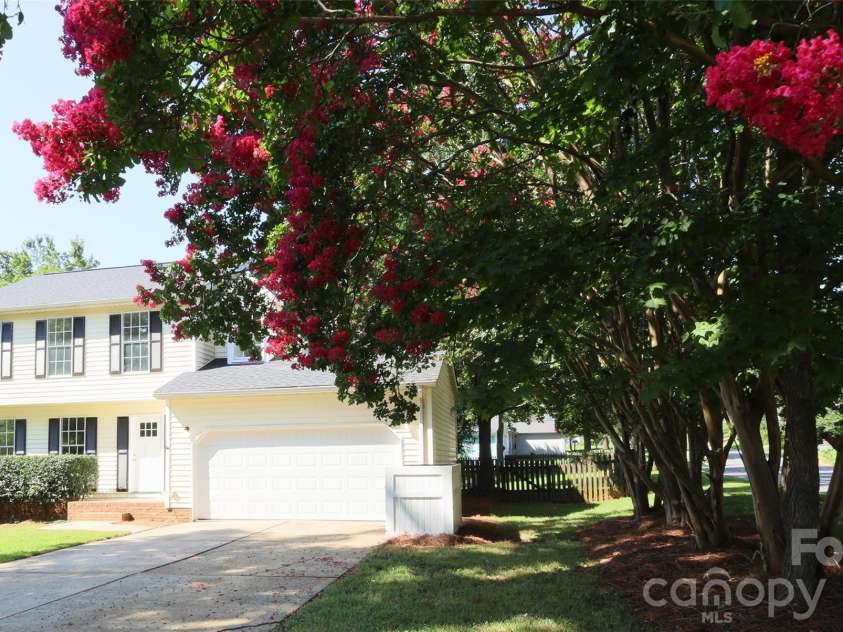 2000 Teresa Jill Drive, Charlotte, NC 28213.  MLS# CAR4401232, YatesRealty ID 40868. 