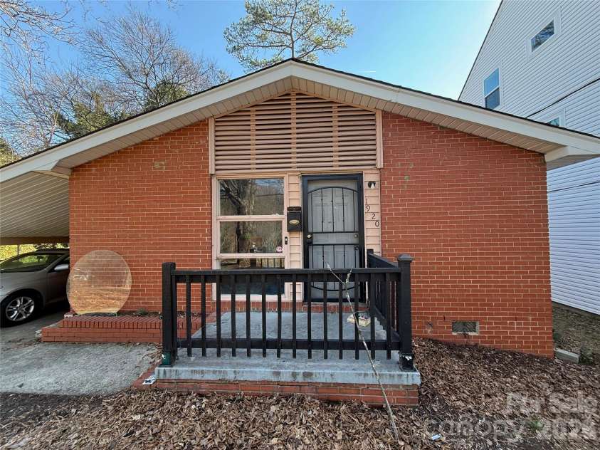 1920 Irma Street, Charlotte, NC 28216.  MLS# CAR4354627, YatesRealty ID 4087. 
