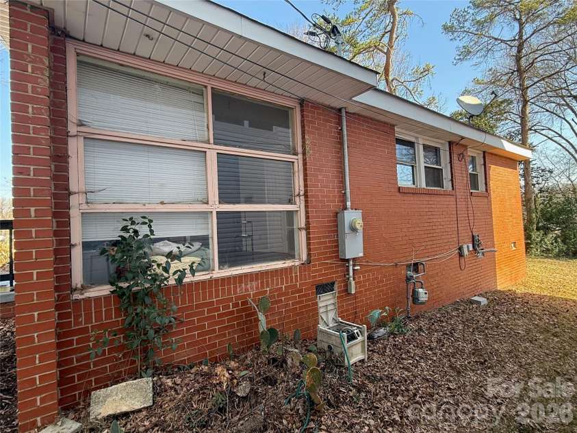 1920 Irma Street, Charlotte, NC 28216.  MLS# CAR4354627, YatesRealty ID 4087. 