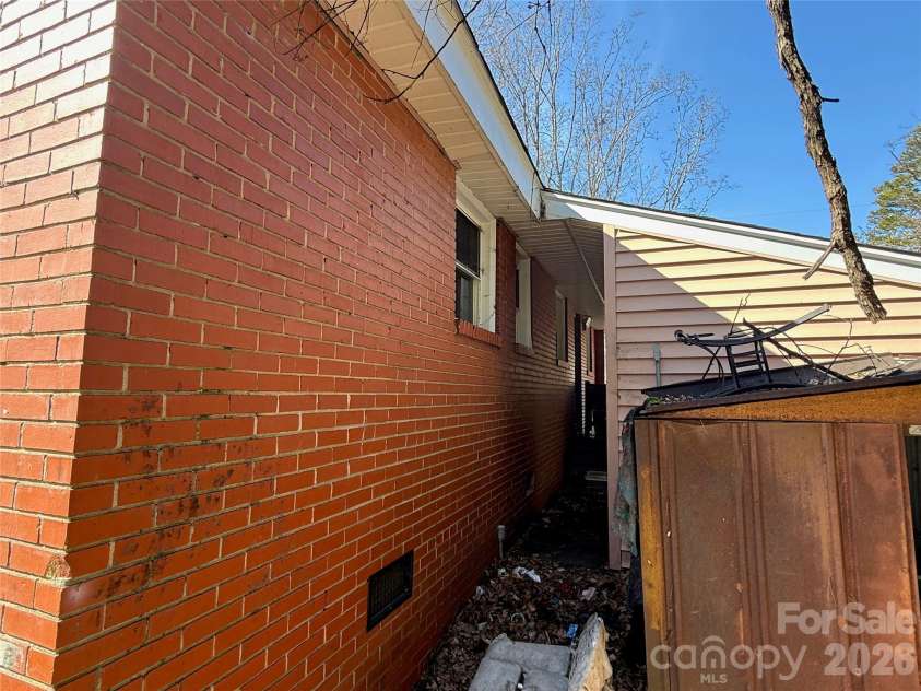 1920 Irma Street, Charlotte, NC 28216.  MLS# CAR4354627, YatesRealty ID 4087. 