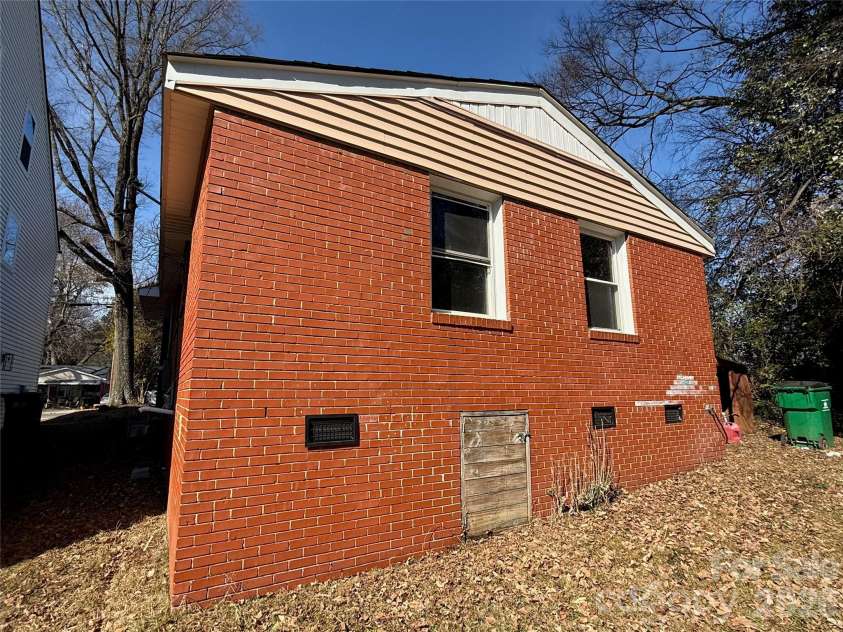 1920 Irma Street, Charlotte, NC 28216.  MLS# CAR4354627, YatesRealty ID 4087. 