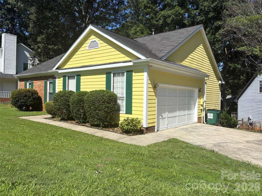 7500 Swedish Ivy Lane, Charlotte, NC 28227.  MLS# CAR4368792, YatesRealty ID 40870. Freshly painted exterior