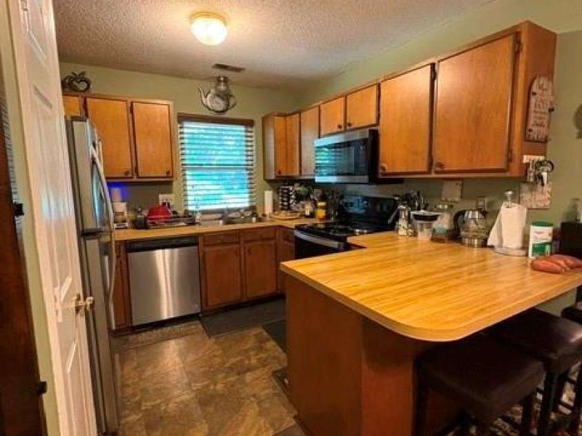 7500 Swedish Ivy Lane, Charlotte, NC 28227.  MLS# CAR4368792, YatesRealty ID 40870. Kitchen...