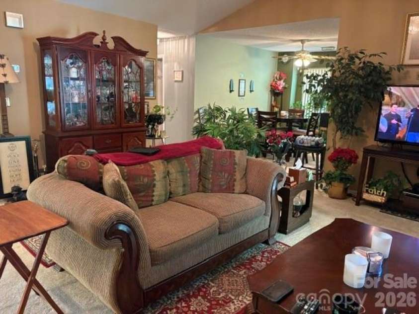 7500 Swedish Ivy Lane, Charlotte, NC 28227.  MLS# CAR4368792, YatesRealty ID 40870. Main Living