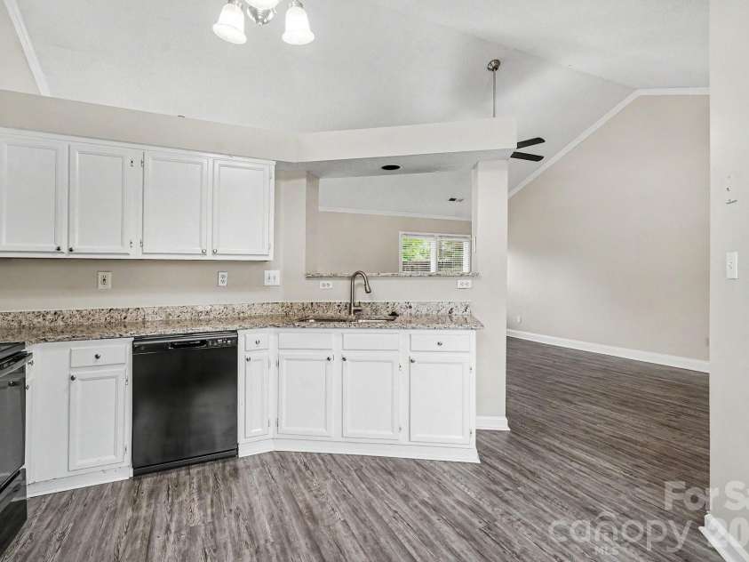 3428 Fortis Lane, Matthews, NC 28105.  MLS# CAR4408244, YatesRealty ID 40871. 