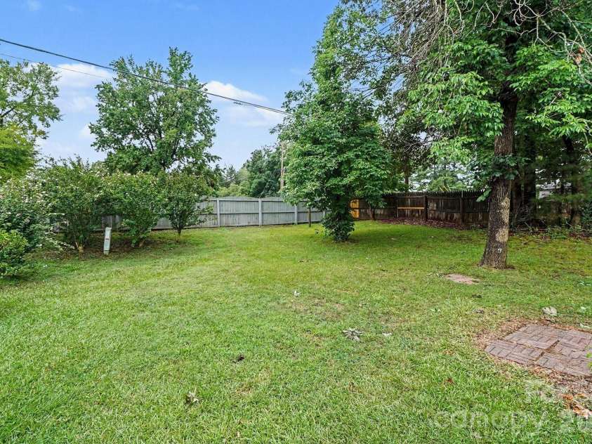 3428 Fortis Lane, Matthews, NC 28105.  MLS# CAR4408244, YatesRealty ID 40871. 